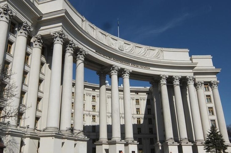 У МЗС України заперечили чутки про скасування зустрічі Зеленського та Бербок через питання зброї