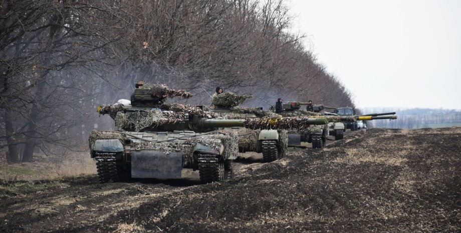 На об'їзній дорозі Харкова спалено 4 танки російських окупантів, – Генштаб