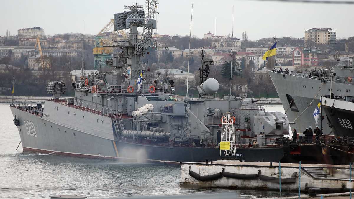 Російські пірати захопили два українських судна із мирними екіпажами