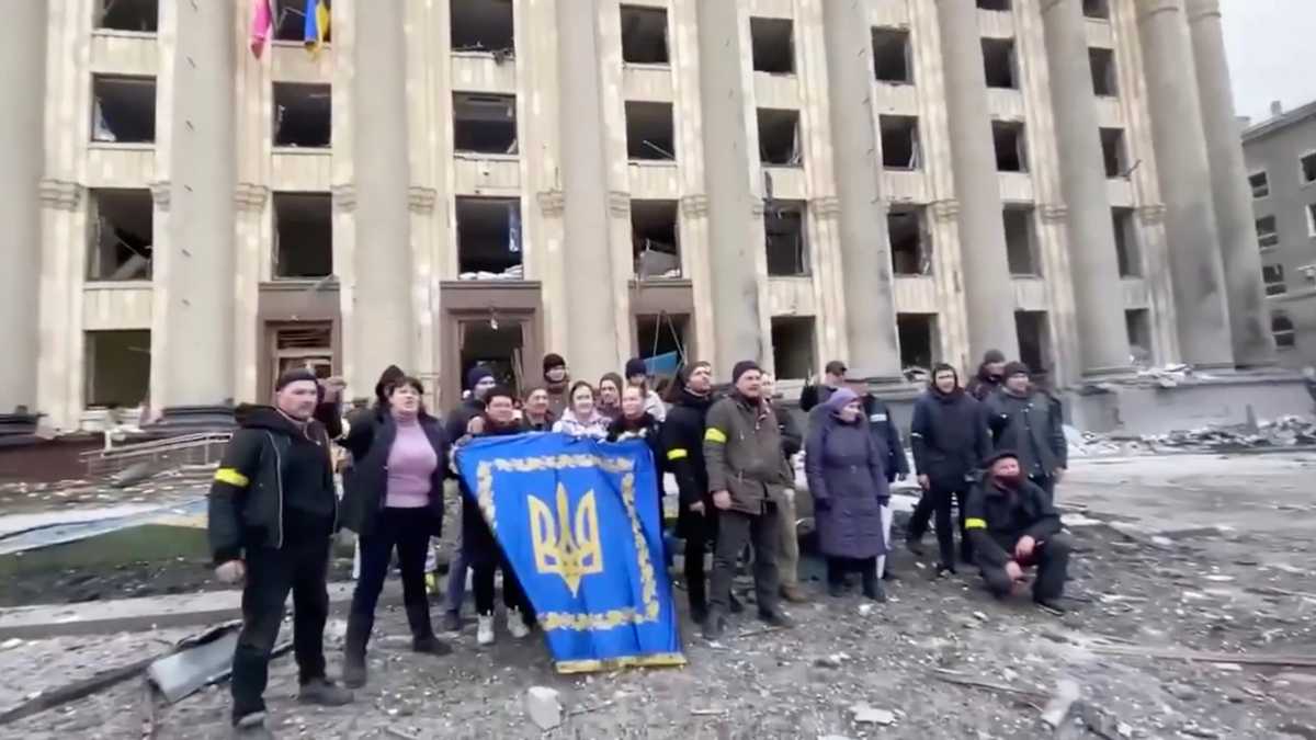 Харків'яни записали звернення до росіян на зруйнованій площі Свободи (відео)