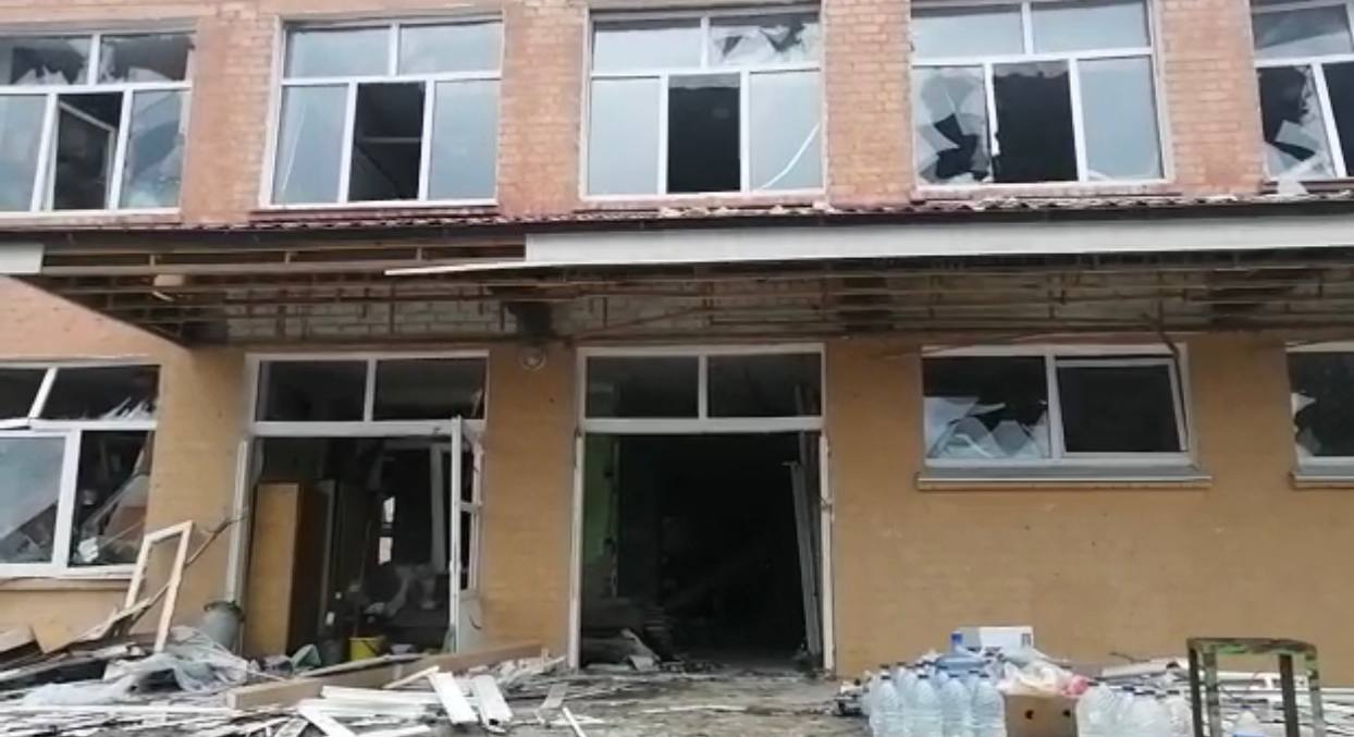 У Чернігові російські літаки атакували дві школи і будинки: 9 загиблих
