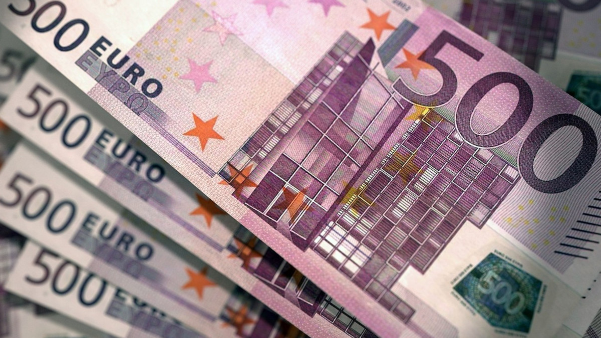 ЄС запроваджує заборону на надання Білорусі банкнот євро