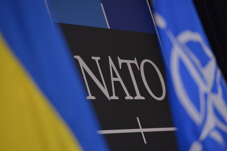 Українці вважають закрите небо та додаткове озброєння найнеобхіднішою допомогою Заходу