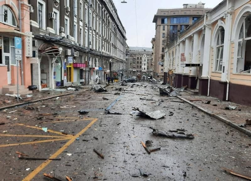 У Харкові в пункті видачі гуманітарної допомоги росіяни вбили 6 людей, поранили ще 15 осіб