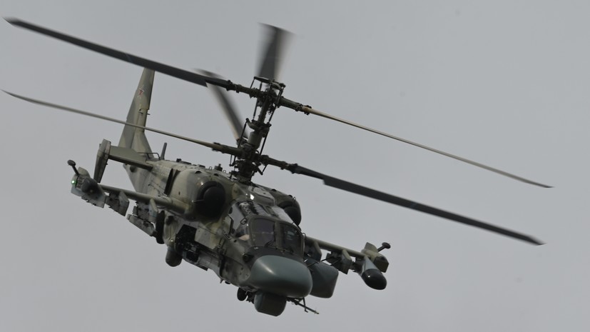 Українські військові збили російський вертоліт Ка-52 “Алігатор” (відео)