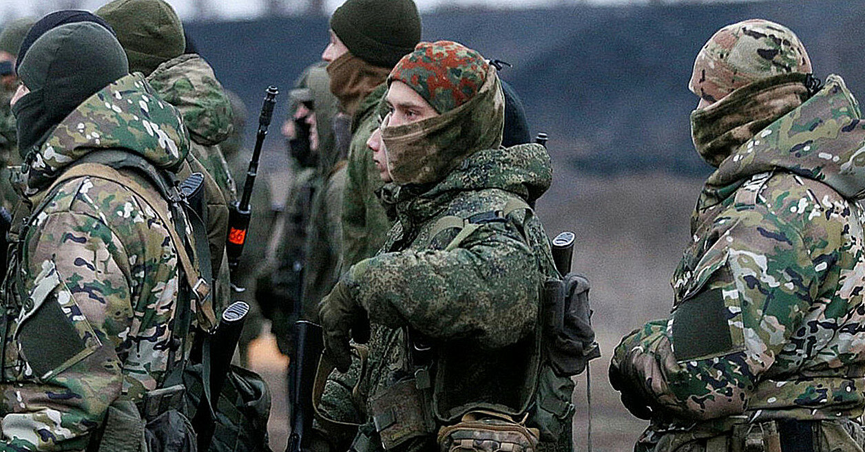 "Які ж вони бідні": російські солдати на Донбасі масово скаржаться на низькі зарплати та командирів-грабіжників