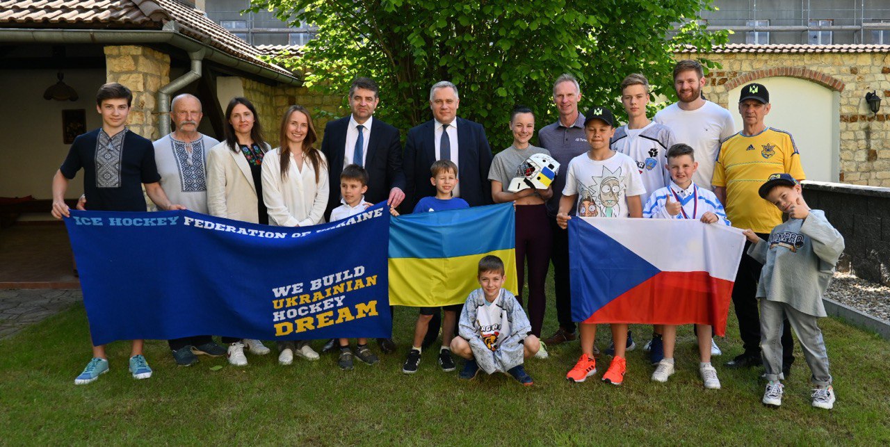 Відомий чеський хокеїст зустрівся з українцями та підтримав вступ України до ЄС (фото)