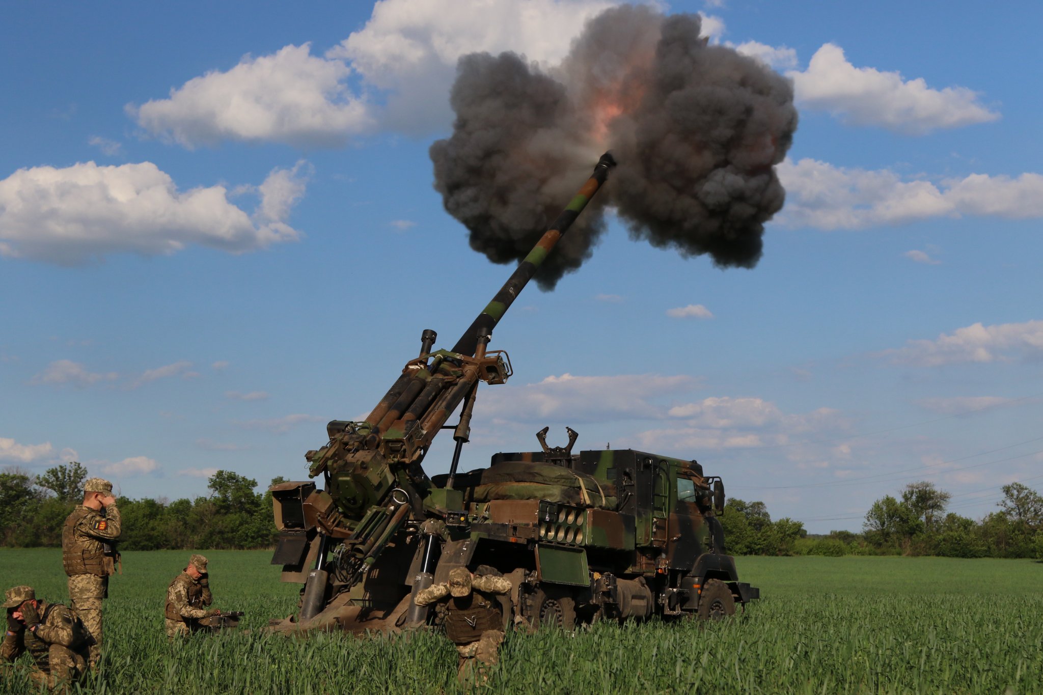 Як ЗСУ знищують росіян французькими гарматами: військові показали вражаючі кадри