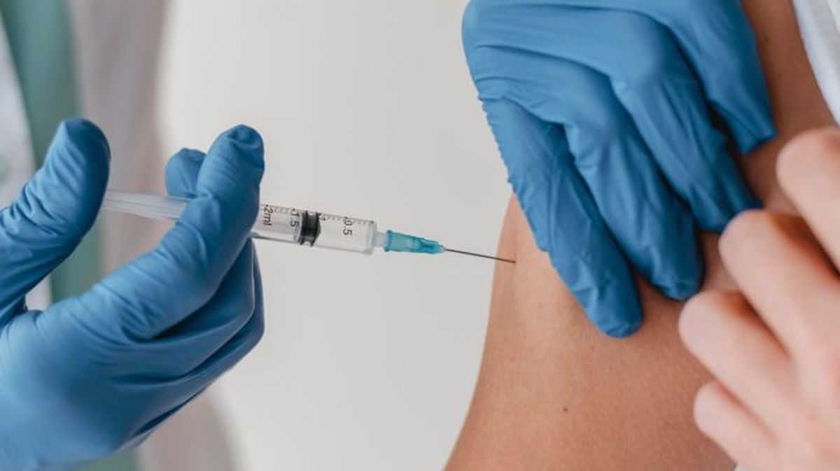 Вакцинацію проти COVID-19 продовжують у відносно безпечних регіонах - МОЗ