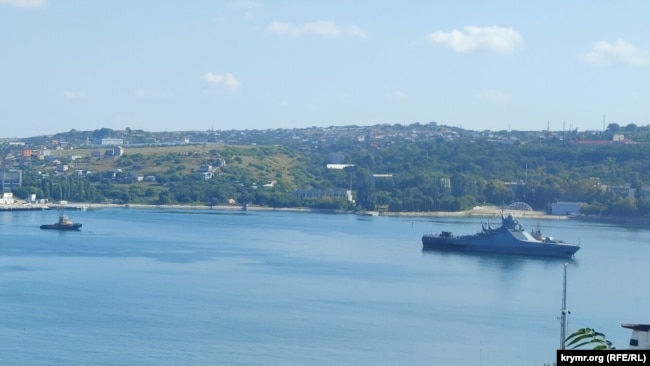 У Севастополі помітили підбитий корабель флоту рф – ЗМІ