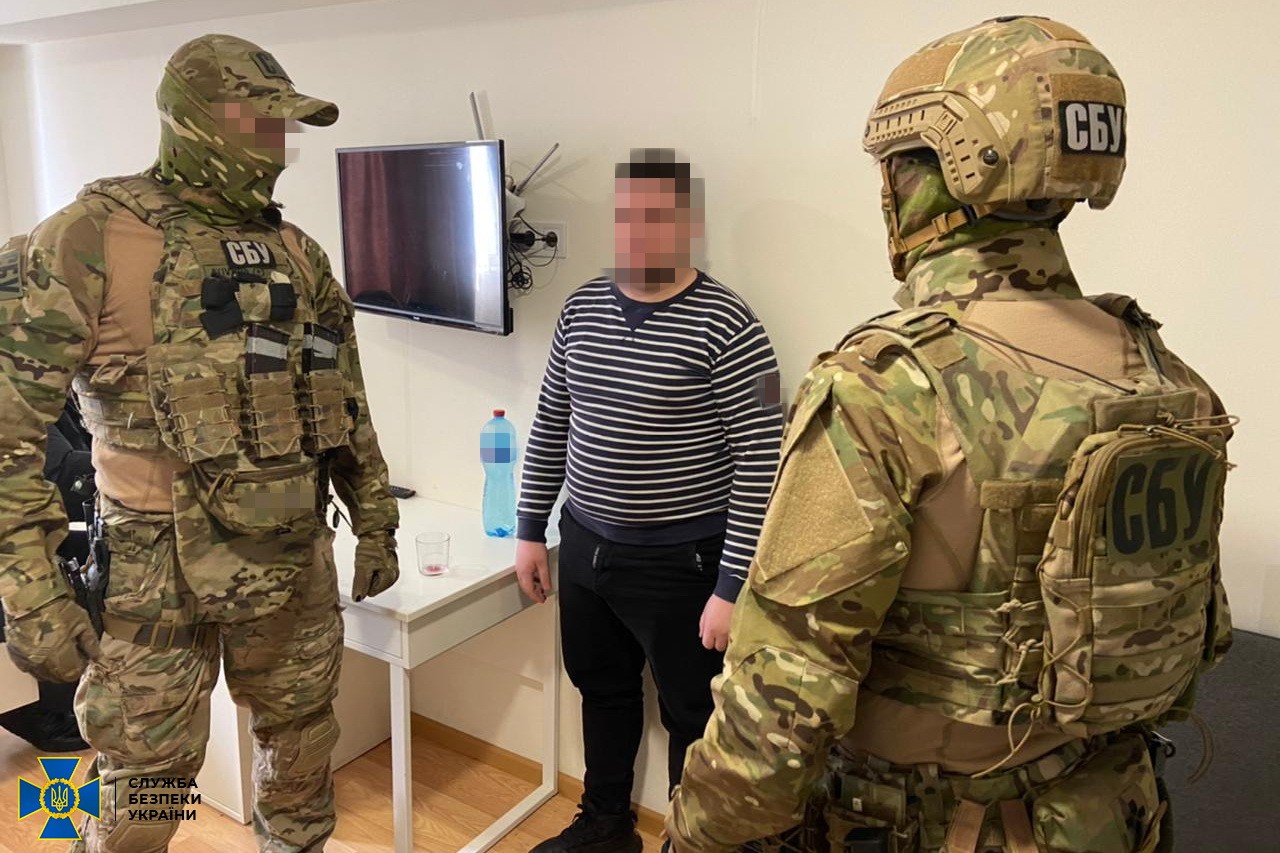 СБУ затримала російського агента, який збирав розвіддані про постачання західного озброєння в Україну (відео)