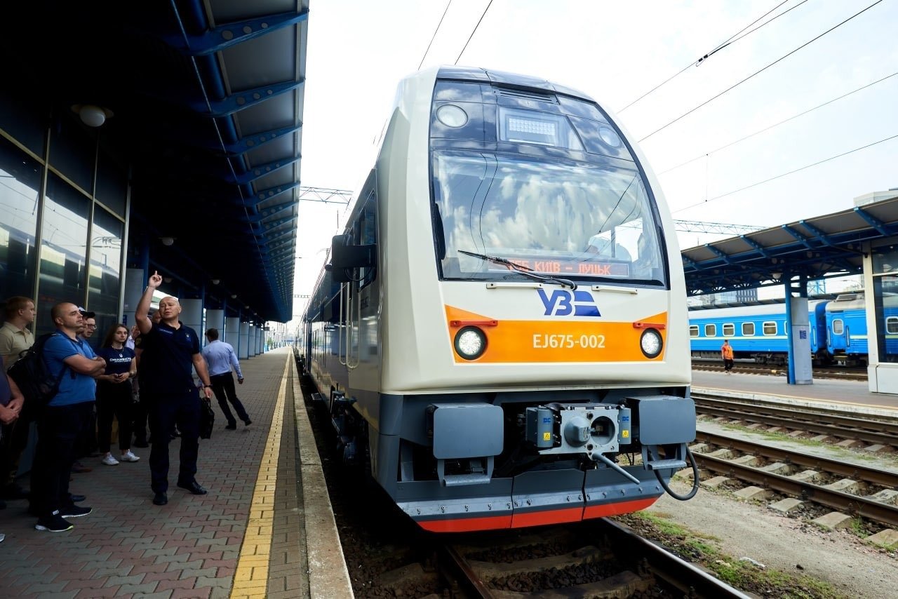 «Укрзалізниця» запустила два модернізовані пасажирських потяги