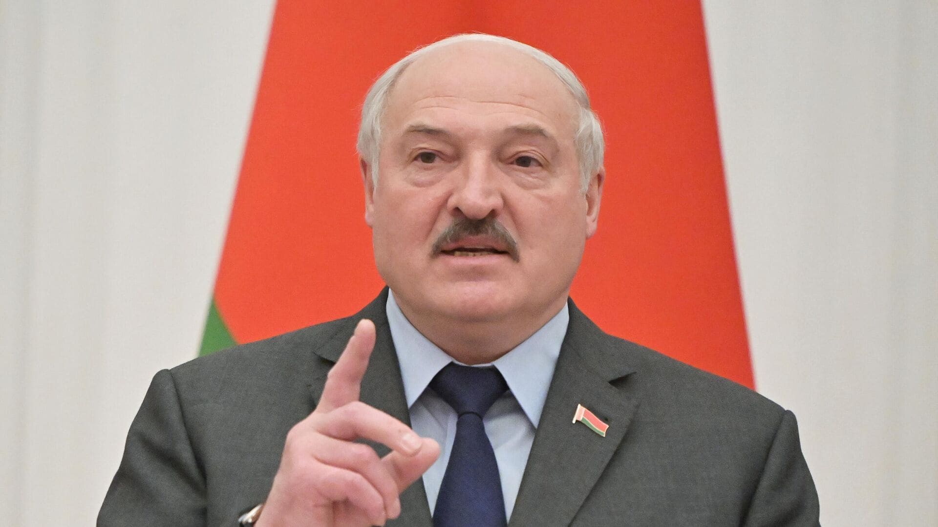 Лукашенко вперше визнав участь білорусі у війні в Україні, «але ми нікого не вбиваємо» (відео)