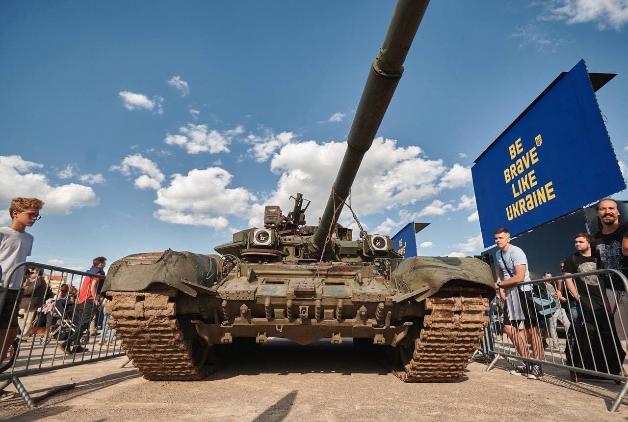"Євросоюз надішле Україні більше зброї, включно з французькими гаубицями", — Макрон