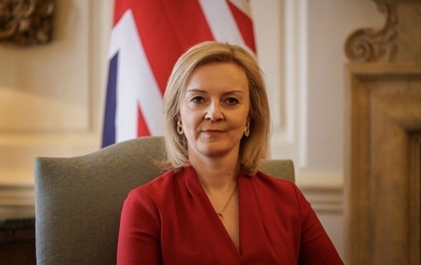 Прем'єр-міністр Великої Британії Ліз Трасс заявила, що подає у відставку (відео)