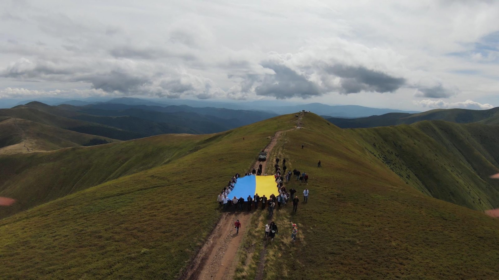 У Закарпатській області обвалилась гора (відео)