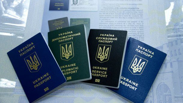 За користування українським паспортом на окупованих територіях обмежуватимуть у правах на 10 років - Луганська ОВА