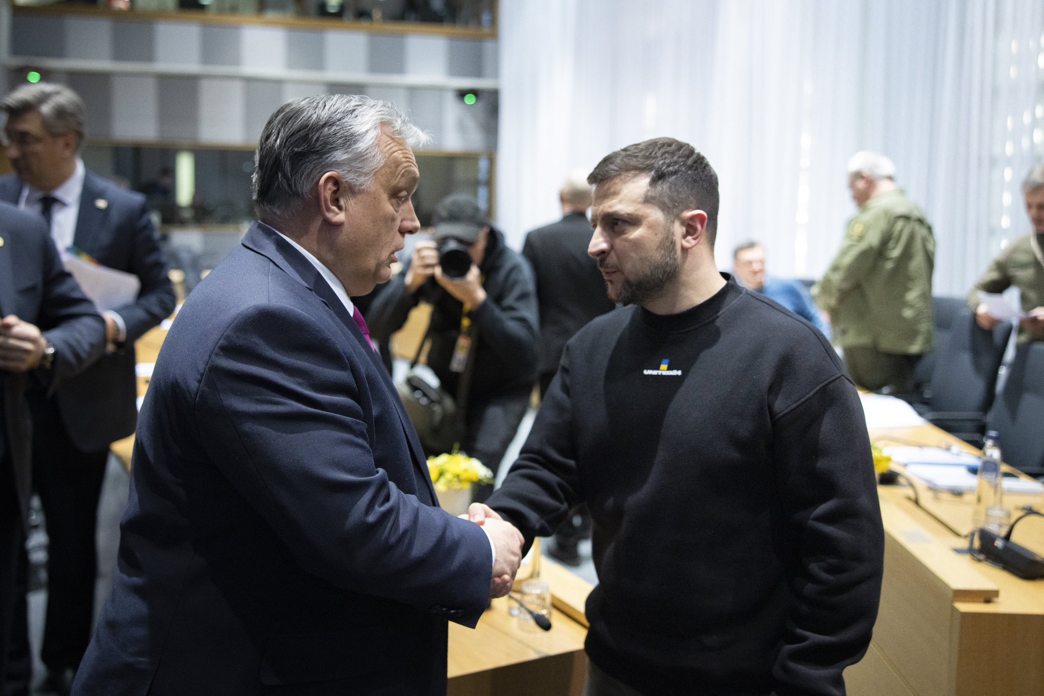 Орбан на зустрічі із Зеленським в Брюсселі пообіцяв, що Угорщина продовжить надавати допомогу Україні