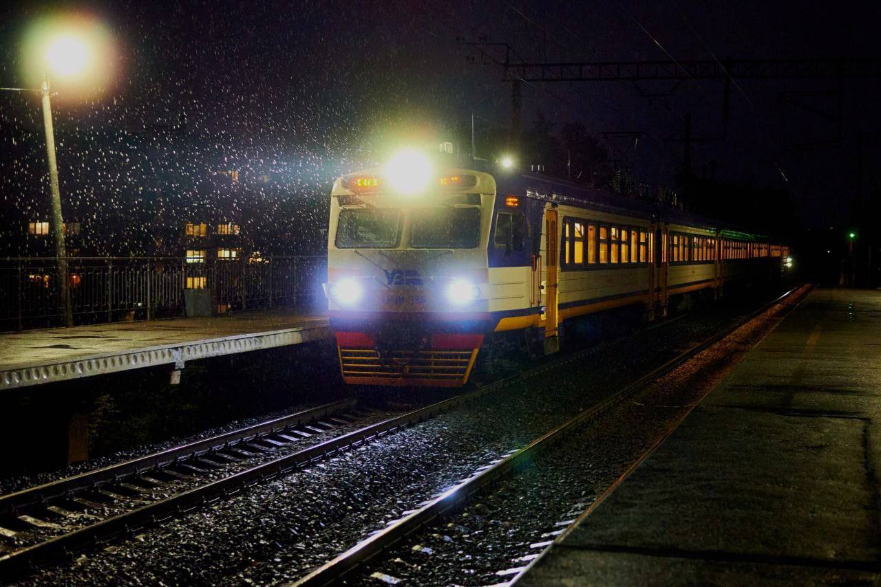 Укрзалізниця призначила додаткові поїзди до Великодня і травневих свят