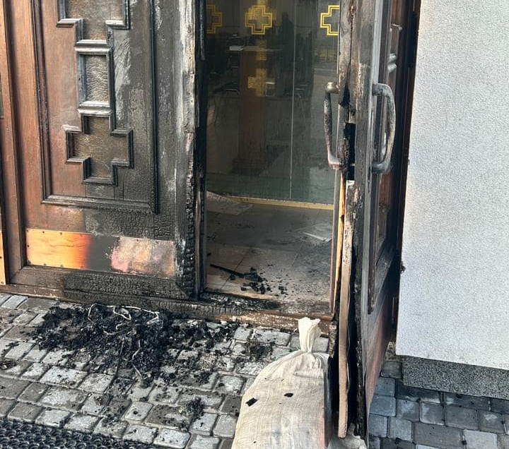 На Сихові невідомі підпалили двері храму УГКЦ