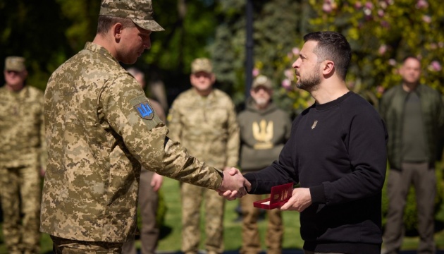 Зеленський вручив нагороди воїнам-піхотинцям (відео)