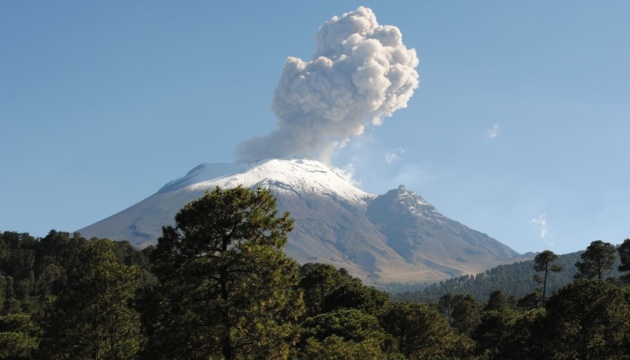 Мільйони людей у Мексиці можливо евакуюють: активізувався найнебезпечніший вулкан (ВІДЕО)