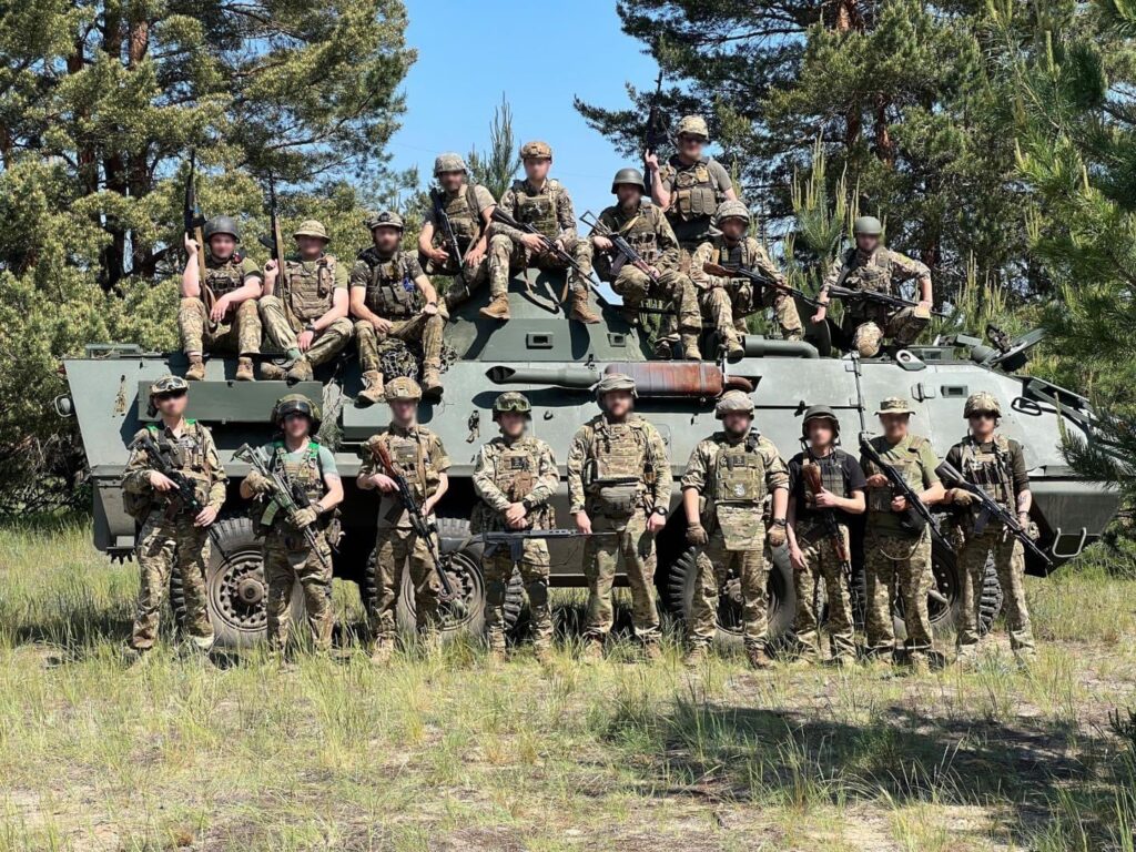 ЗСУ отримали унікальний бронетранспортер-амфібію