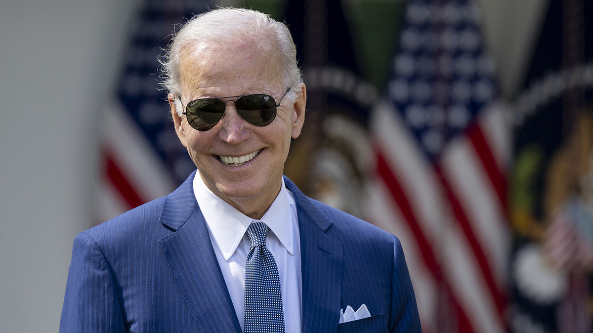 Байден схвалив постачання касетних боєприпасів Україні