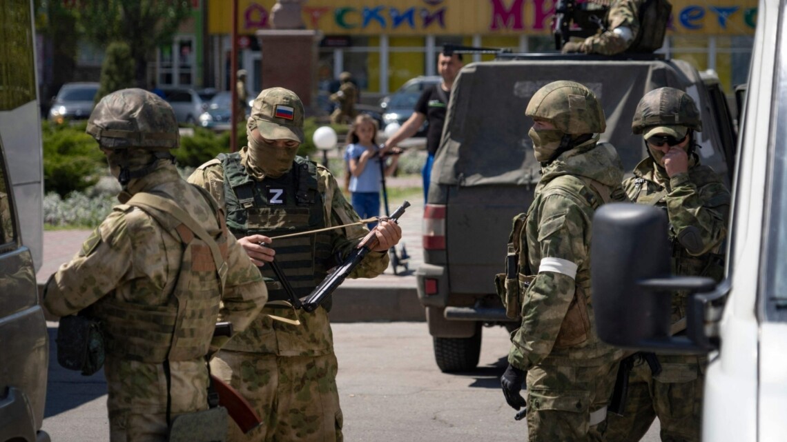 У Луганській області російські окупанти звільняють невигідних для них колаборантів