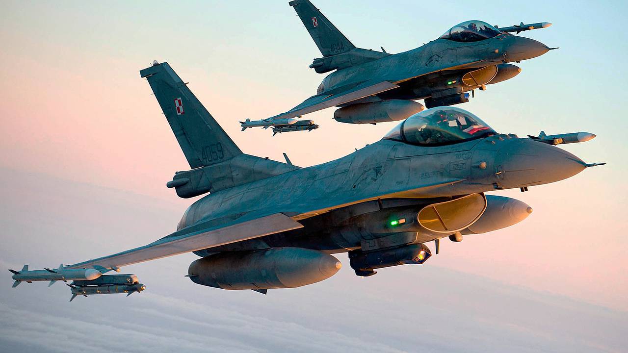 Україна може почати використовувати винищувачі F-16 вже навесні 2024 року ‒ Резніков