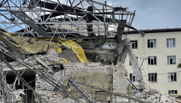 Уряди Франції та Катару допоможе відновити Ізюмську лікарню