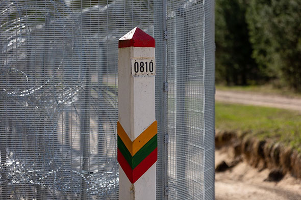 Литва хоче відгородитися від білорусі парканом навіть на болотах
