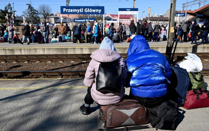 Польща планує припинити допомогу українським біженцям з 2024 року