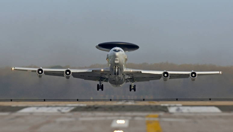 НАТО тимчасово розгорне літаки спостереження AWACS, щоб стежити за військовою активністю рф