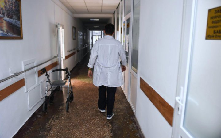 Боровся за життя понад місяць: у лікарні помер чоловік, який був поранений через обстріл Херсонщини