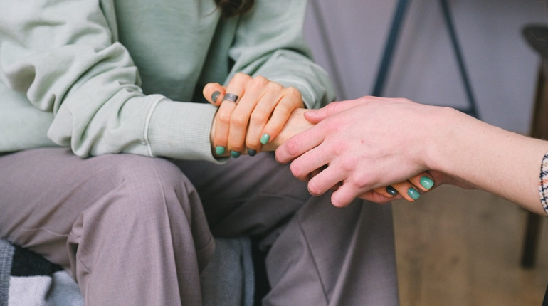 Постраждалі від війни українки можуть отримати грошову допомогу від міжнародного жіночого фонду: деталі