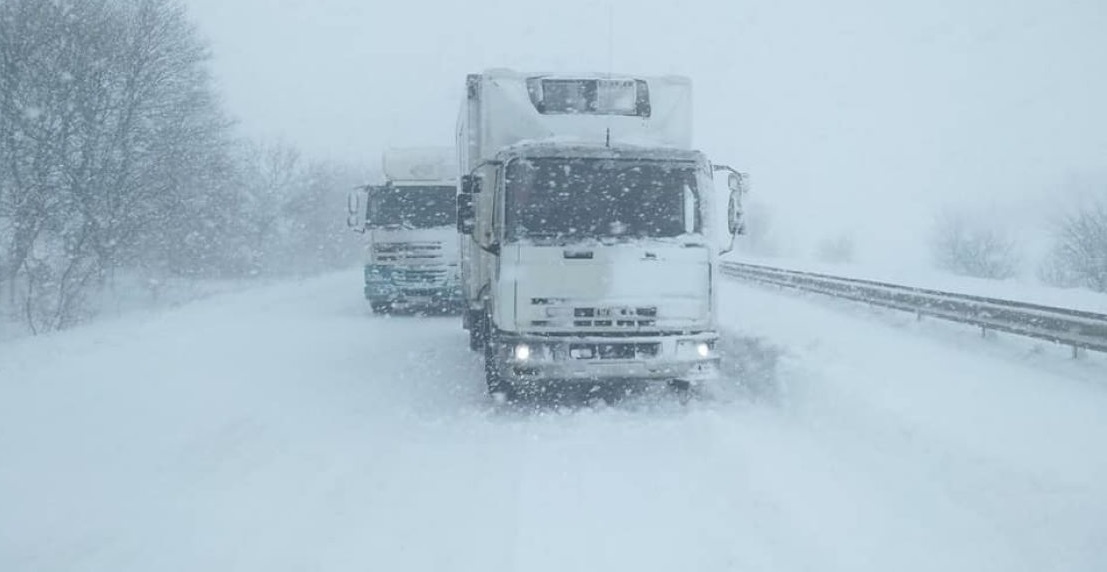 Через негоду на 14 автодорогах України перекрито рух транспорту