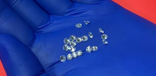 В аеропорту Варшави затримали українку з діамантами у шкарпеці на 8,7 млн грн