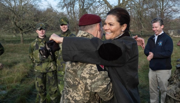 Шведська кронприцеса Вікторія відвідала українських військових