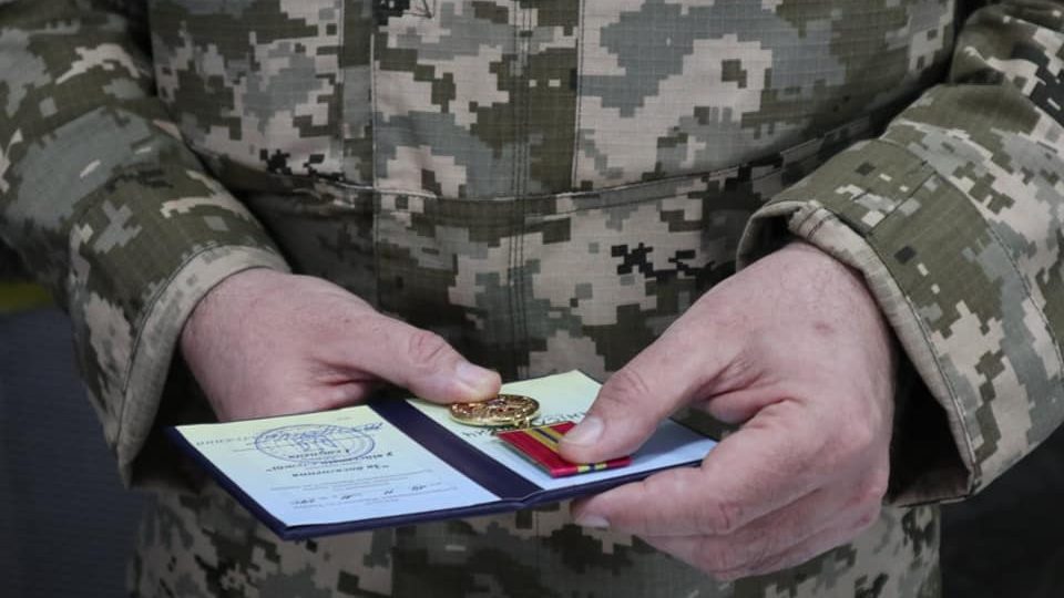 Зеленський відзначив державними нагородами ще 292 захисників