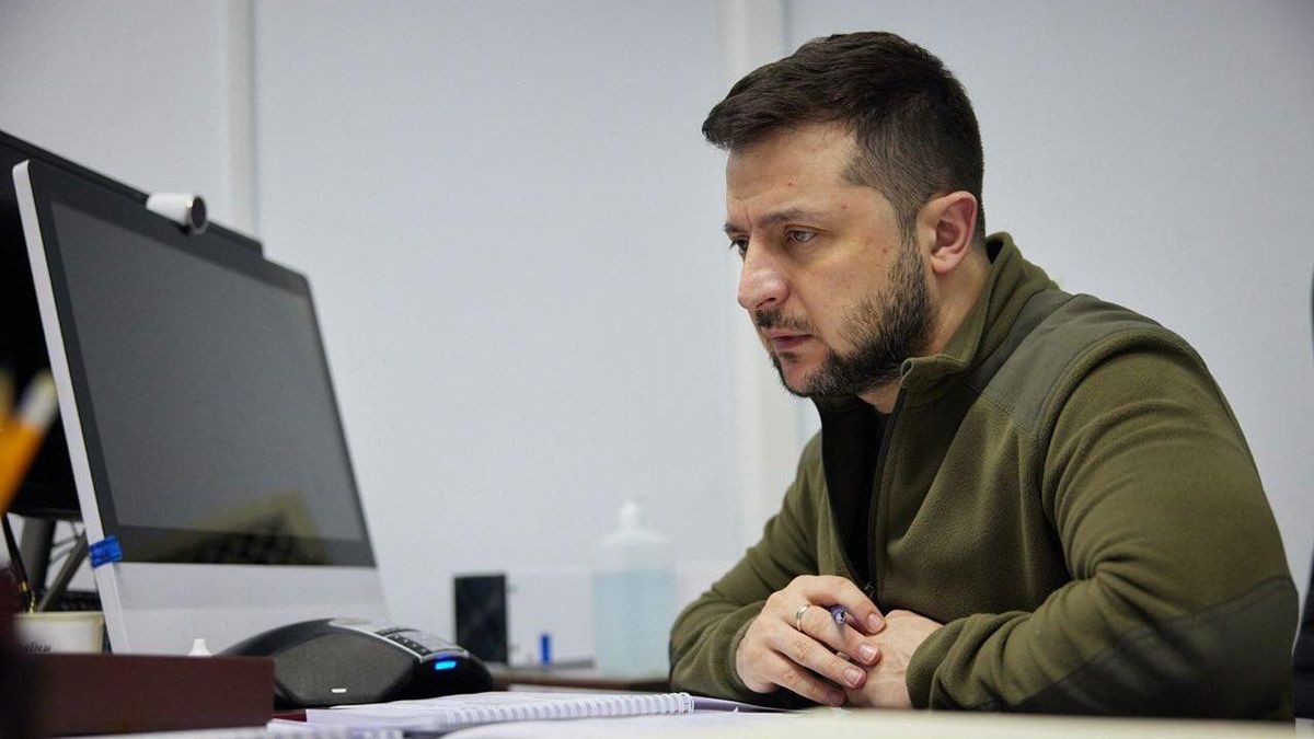 Зеленський провів телефонну розмову з Папою Римським