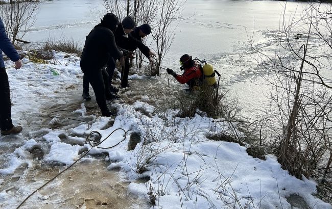 У Закарпатській області під лід провалилось двоє рибалок