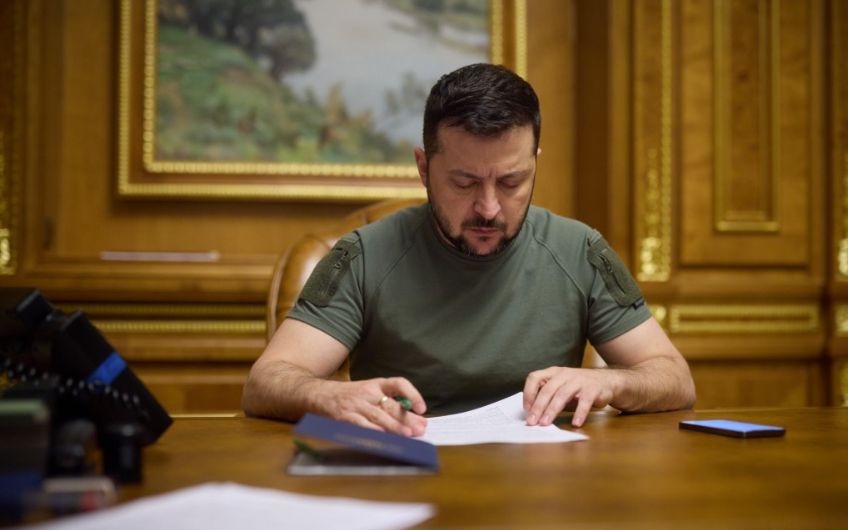 Зеленський вніс до Ради законопроєкти щодо продовження воєнного стану і загальної мобілізації