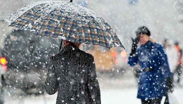 В Україні завтра мокрий сніг та дощ, вдень до +9°