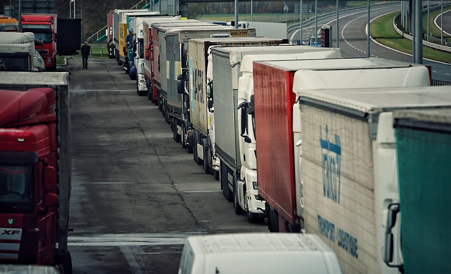 На двох заблокованих пунктах пропуску з Польщею - 1050 вантажівок