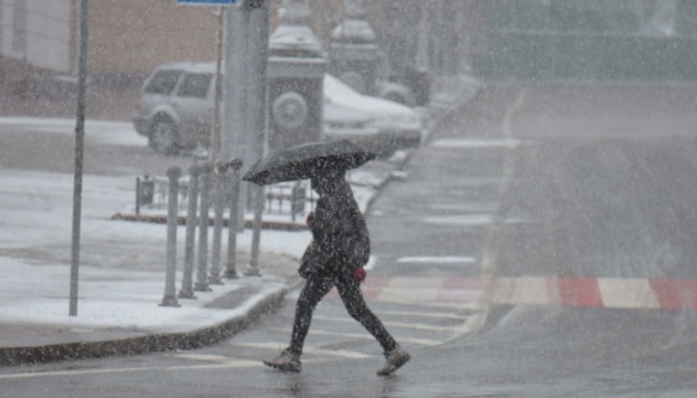 В Україні прогнозують незначні опади в низці областей, вдень до 3° тепла