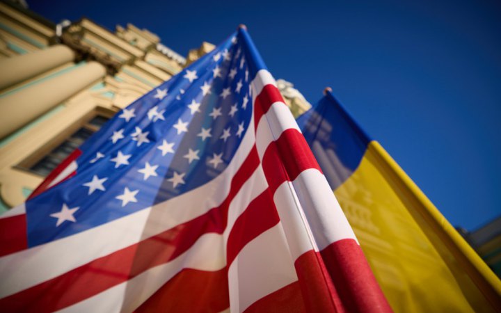 США продовжили на 2 роки перебування українців за гуманітарними паролями