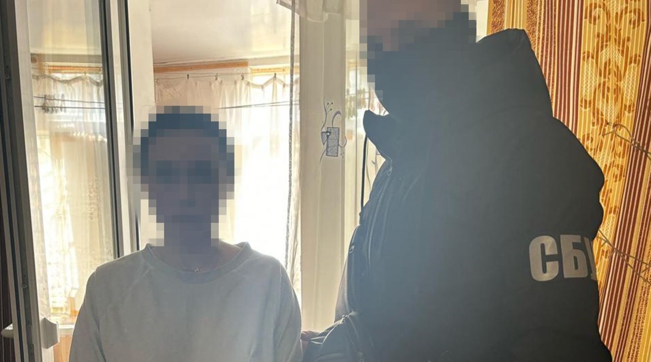 Займалась примусовою "паспортизацією" під час окупації Херсона: СБУ викрила колаборантку