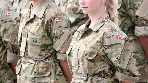 Данія планує розширити призов на жінок