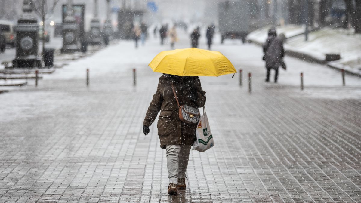 В Україні завтра дощ із мокрим снігом, вдень до 8° тепла